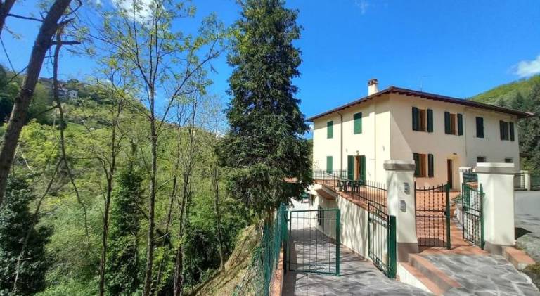 Vacation home with 5 rooms for 10 persons in Reggello