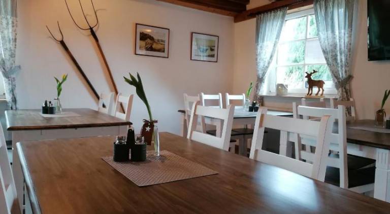 Holiday apartment with garden, patio & BBQ — photo 3