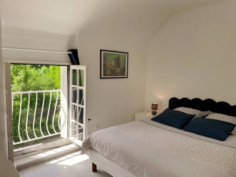 Holiday Home 'Maison Le Port Au Vin' with Shared Terrace, Private Garden and Wi-Fi in Beaugency