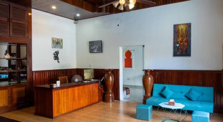 Share Happy Hotel — photo 5