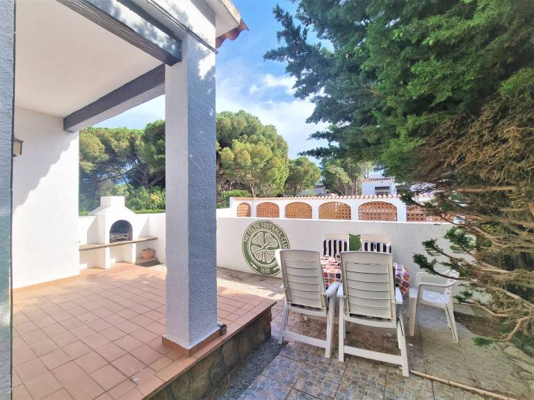 Fully equipped lovely villa with garden, patio & grill | Next to the beach | Pets allowed — photo 2