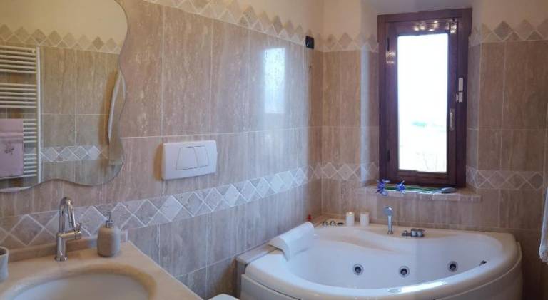 Lovely vacation home with hot tub | Pets are welcome — photo 2
