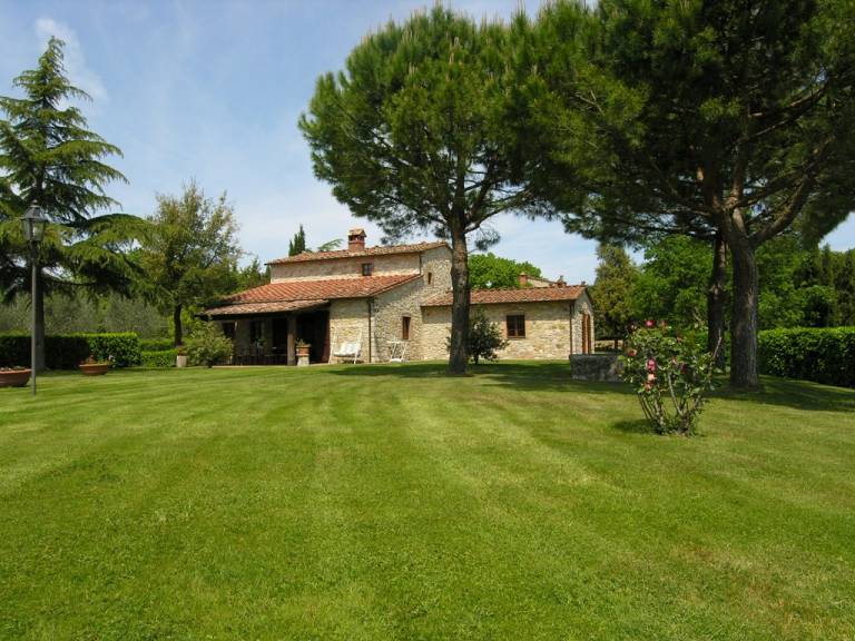Family-oriented house with private pool, terrace & yard | Pets are welcome — photo 3