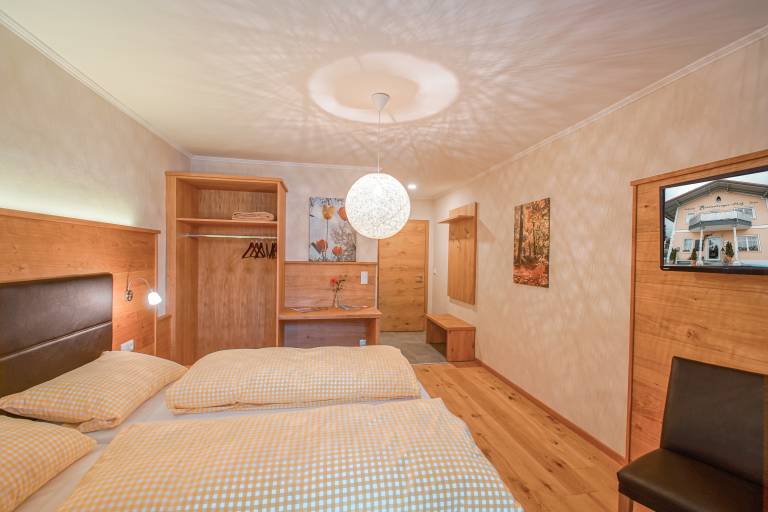 Doppelzimmer mit Balkon & Schlafsofa