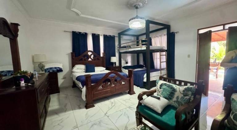Apartment with pool — photo 2