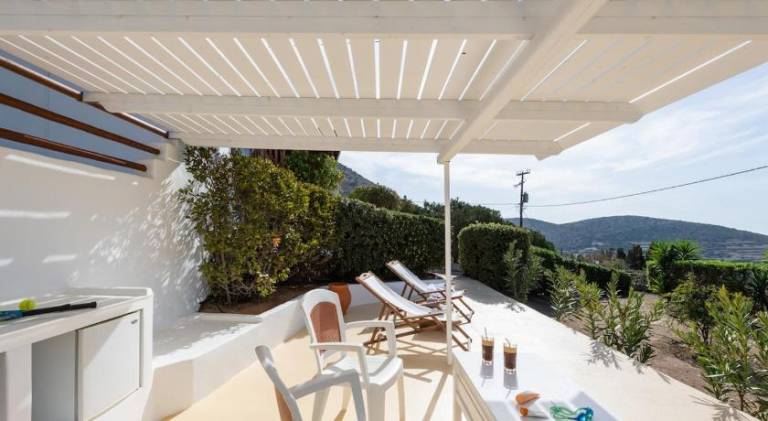 Vacation home with yard, barbeque & private pool — photo 3