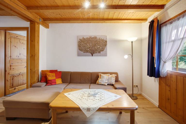 Holiday apartment with barbeque, patio & yard — photo 3