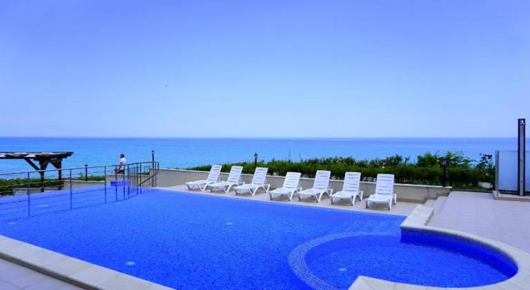 Apartment with terrace, pool & garden | Close to the beach | Pets allowed — photo 5