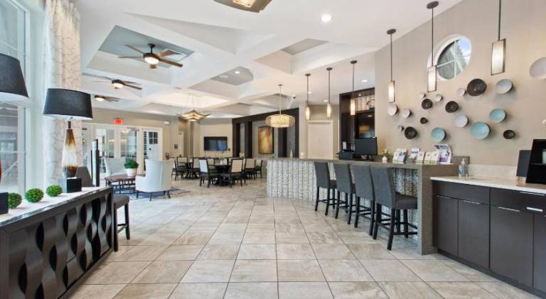 Vacation home with jacuzzi & pool — photo 5