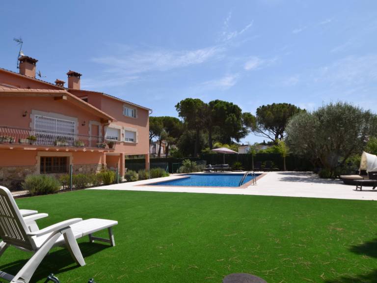 Fully equipped lovely villa with garden, private pool & BBQ | Pets allowed — photo 3