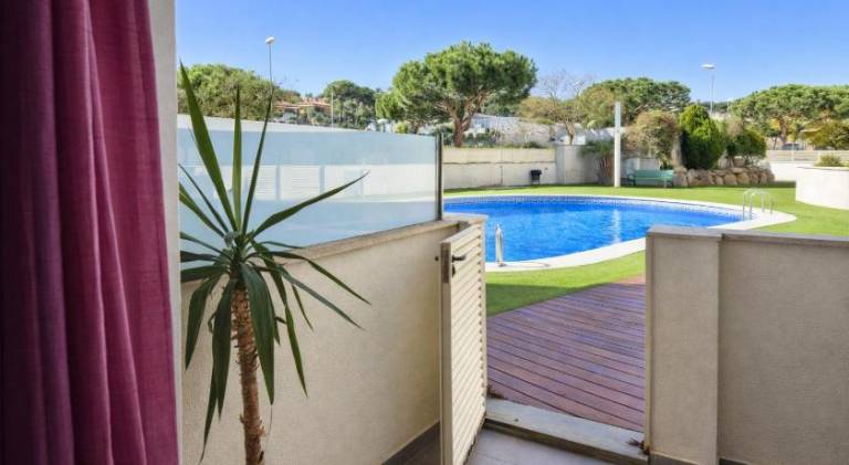 Apartment with terrace & private pool in Lloret de Mar