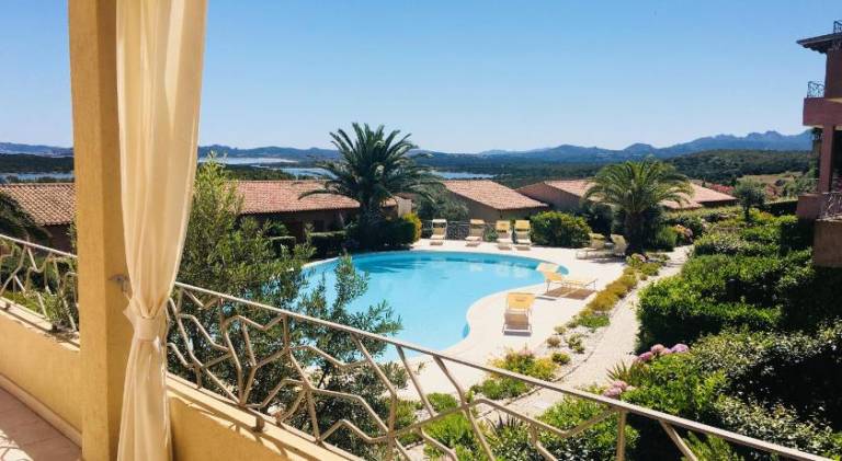 Apartment with pool in Santa Teresa di Gallura