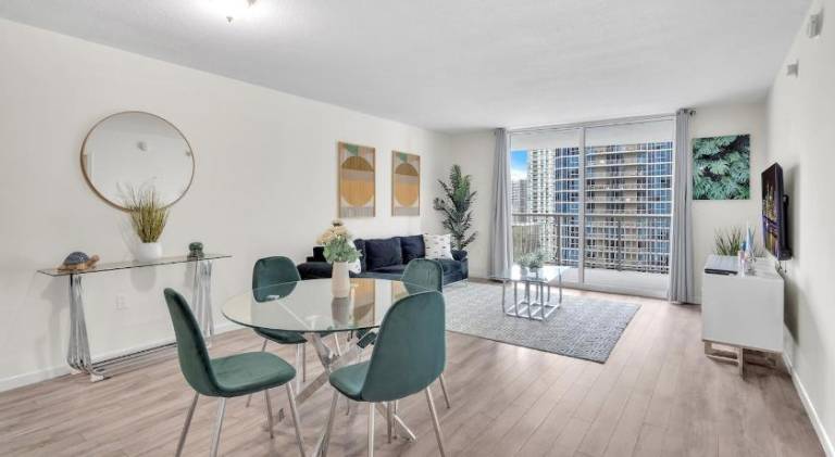 Holiday apartment with hot tub & pool | Good for workation | Pet-friendly in Miami, FL