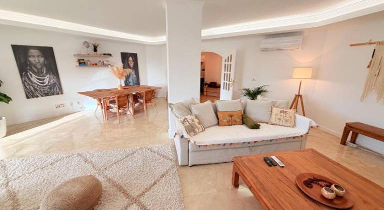 Apartment with pool in Cascais