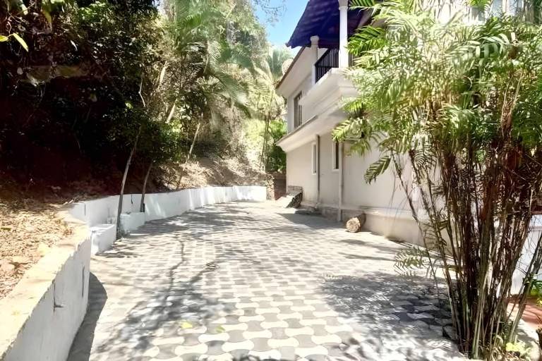 Villa Waterfront Baga Beach With Private Pool in Anjuna