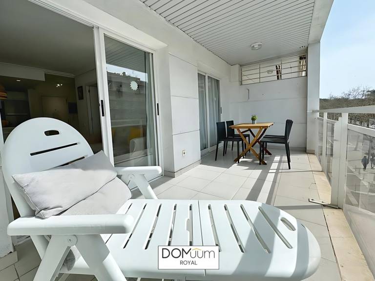 Apartment with pool — photo 4