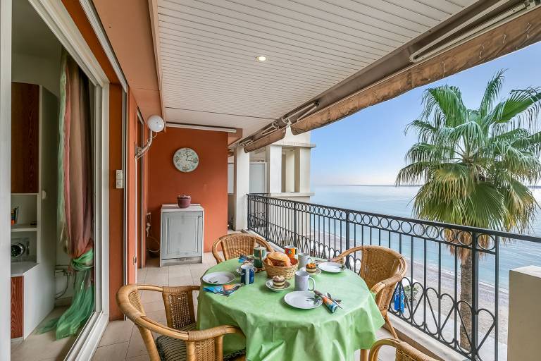 Fully equipped charming apartment with terrace | Beach nearby | Pets allowed in Menton