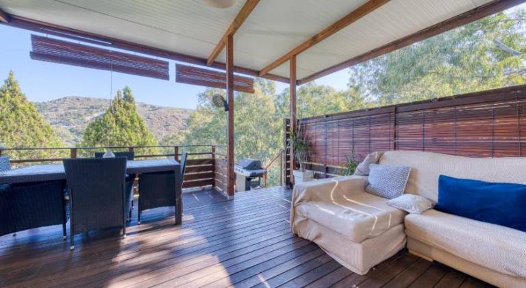 Fully equipped villa with hot tub, garden & patio | Suitable for remote work | Dogs allowed — photo 3