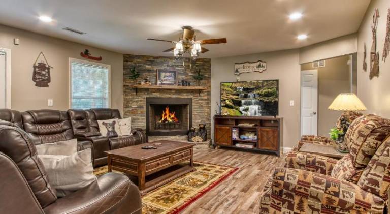 House with hot tub in Sevierville, TN