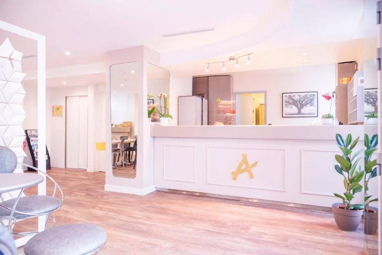 HOTEL DES ARTS in Suresnes