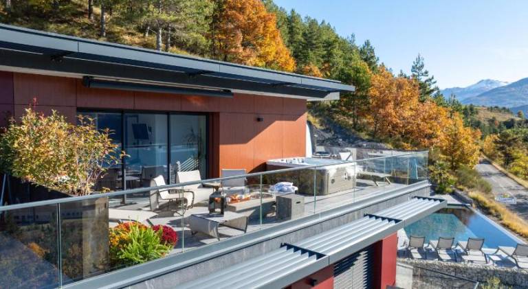 Charming serviced apartment with pool, sauna & jacuzzi | Pet-friendly in Saint-Apollinaire