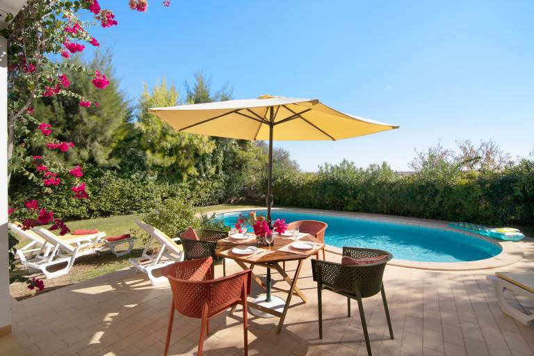 Pet-friendly Casa da Alfarrobeira with Pool & Wi-Fi — photo 2