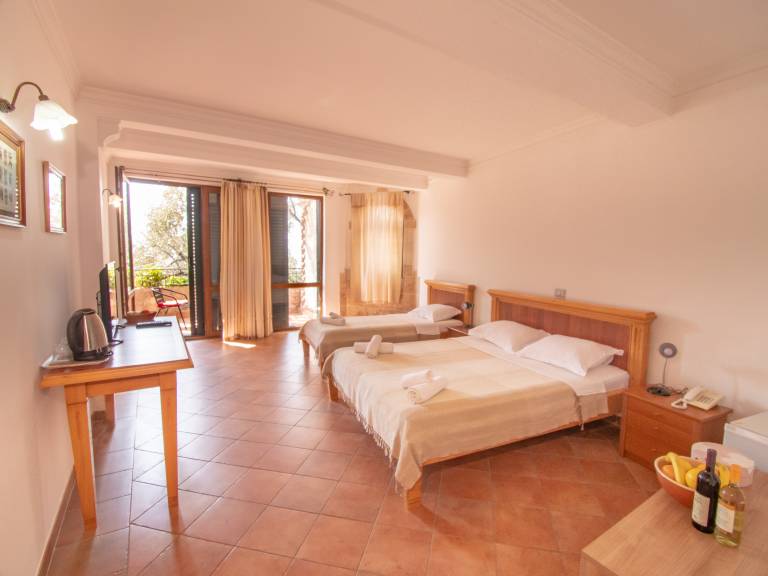 Levantin Inn 1,3 Room N4 Sea Side — photo 4