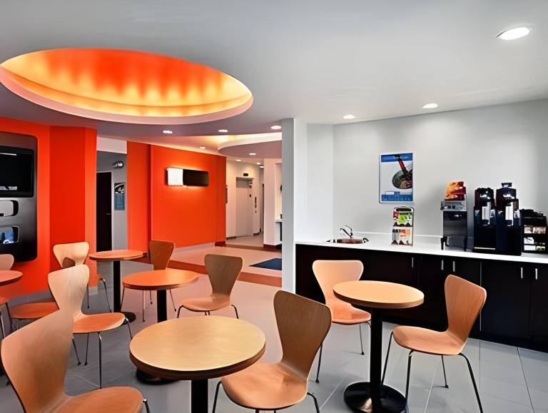 Motel 6 Swift Current, SK — photo 5