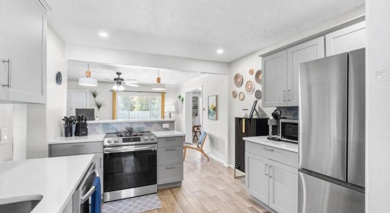 Vacation home with pool — photo 4