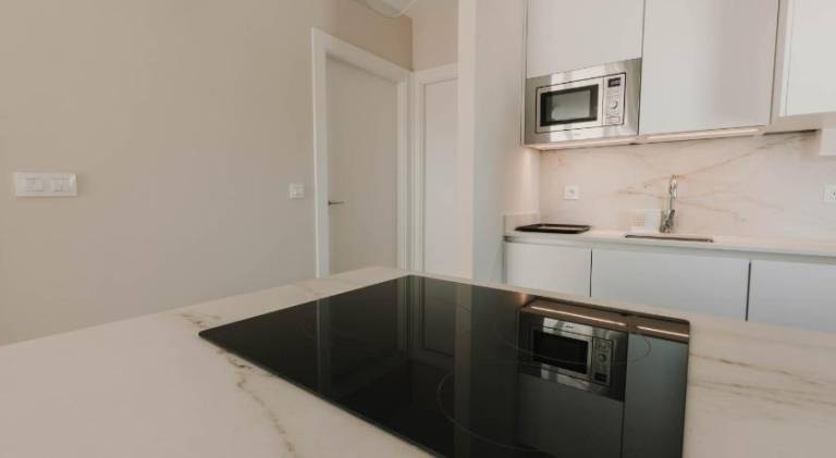 Serviced apartment with pool & terrace — photo 5