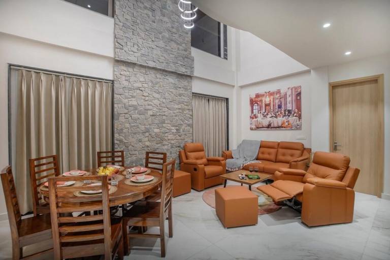 Fully equipped vacation home with terrace, BBQ & yard | Perfect for remote work | Dogs allowed in Solan