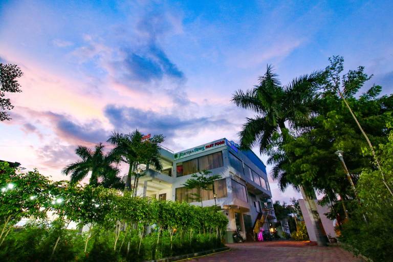 FabHotel Sharma & Vishnu Garden