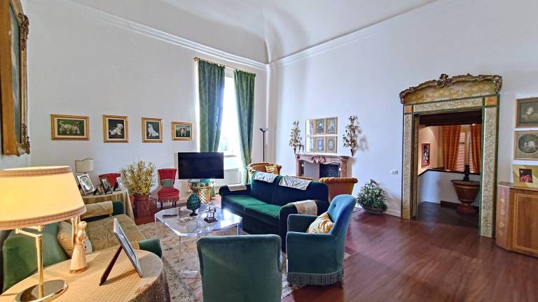 Apartment with jacuzzi | City view — photo 3