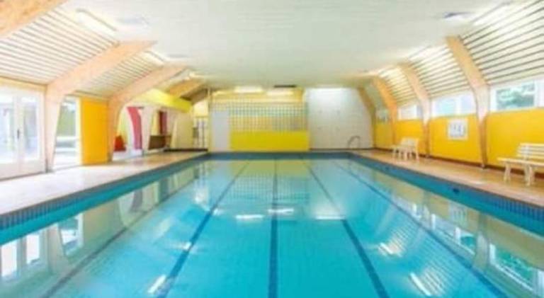 Chalet with pool — photo 4