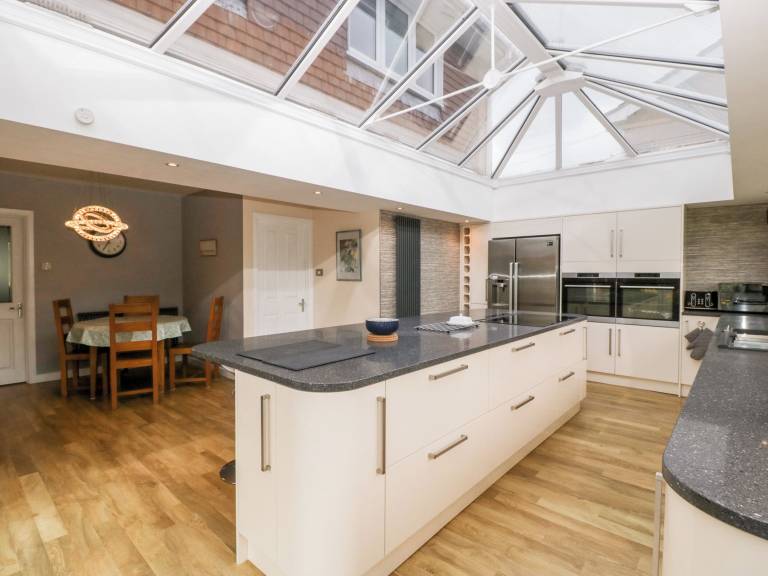 House  West Wellow