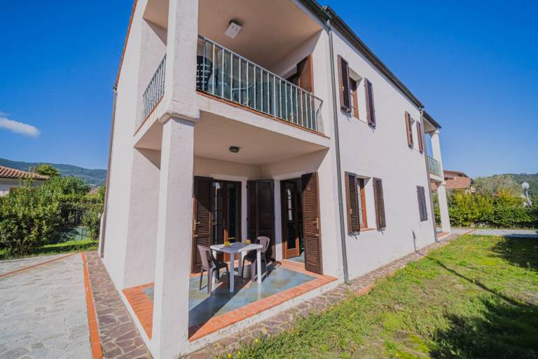 Holiday apartment with garden & barbecue — photo 4