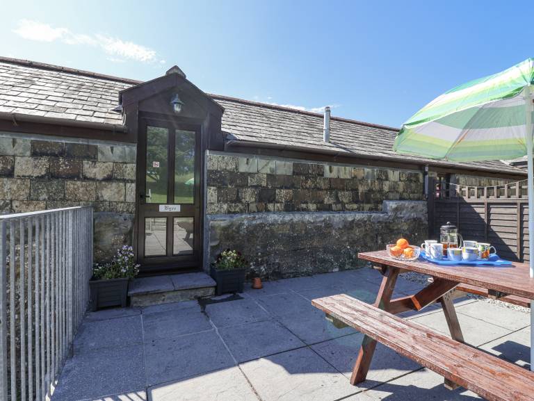 Cottage with grill & yard in Cornwall, ON