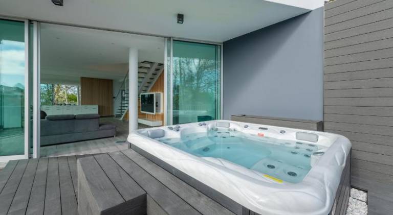 Charming villa with hot tub | Pet-friendly — photo 4