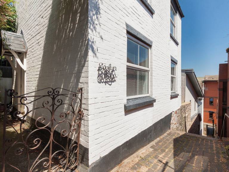 Evelyn Cottage — photo 2