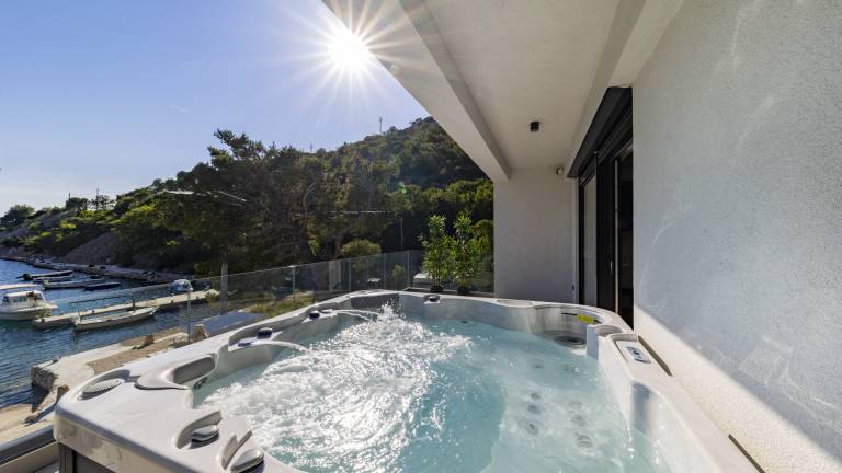 Villa Palazzo Maestral beachfront by Villas Guide — photo 2