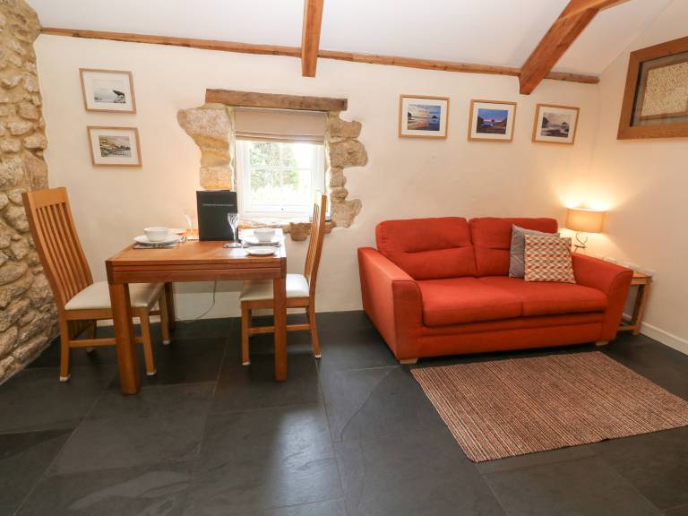 Family-friendly pleasant cottage with yard | Pets are welcome — photo 4