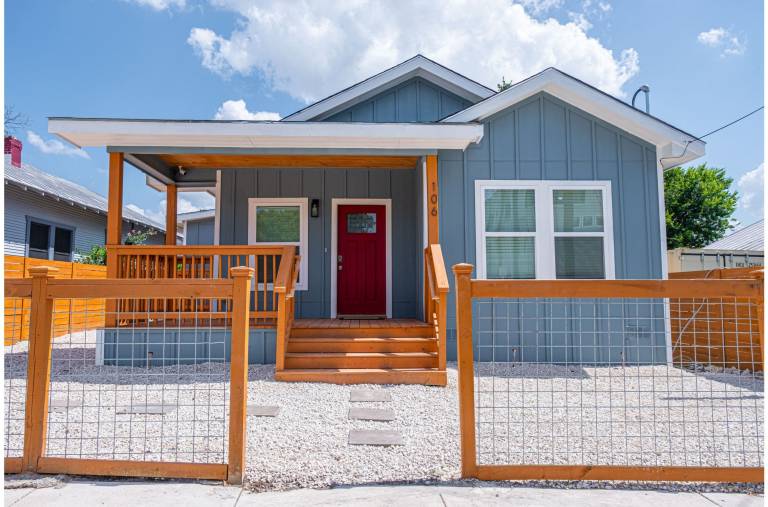 Heaven sent Convenient 4BR 3BA Near Downtown