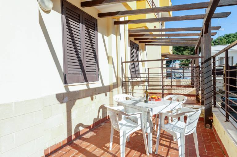 Lovely rental apartment with yard & terrace | Garden view | Next to the beach | Pet-friendly in Porto Cesareo