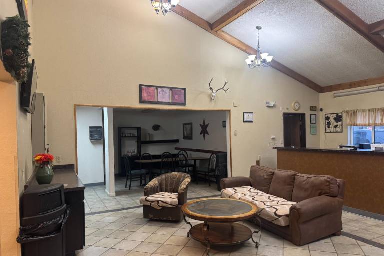 Lone Tree Inn — photo 2