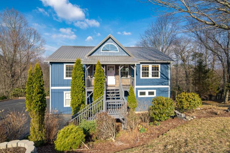 Cabin with jacuzzi & grill | Mountain view — photo 4