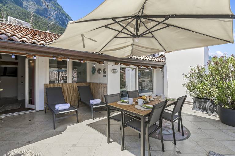 Rental apartment with terrace — photo 2