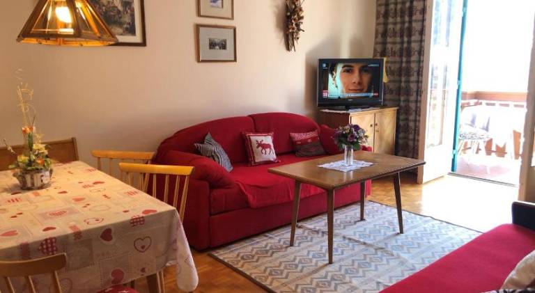 Serviced apartment with yard & terrace — photo 2