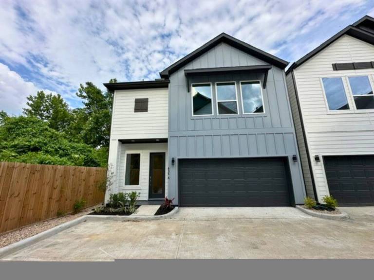 Child-friendly big vacation home with yard | Pet-friendly in Houston, TX