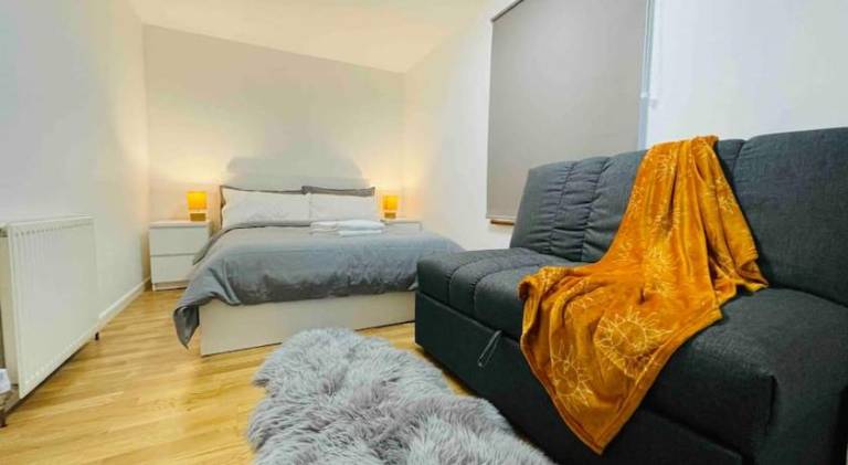 Close to Holyrood and Arthur Seat, beautiful scenic views in Edinburgh