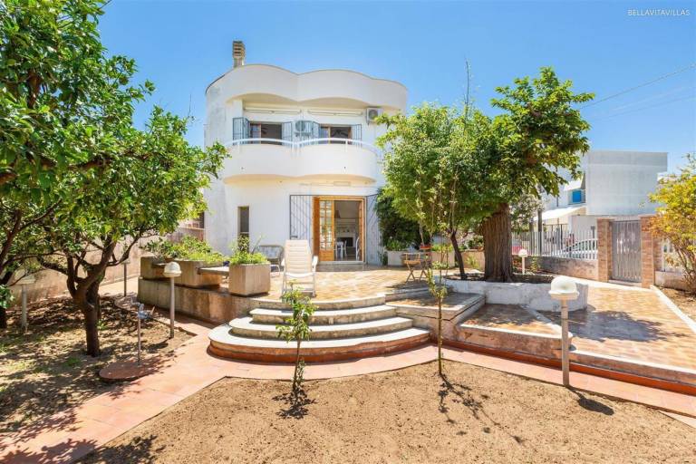 Rental apartment with barbecue, terrace & garden in Manduria